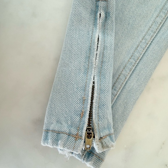 Vintage Guess Light Wash Jeans with Star Embroidery - Picture 4 of 9